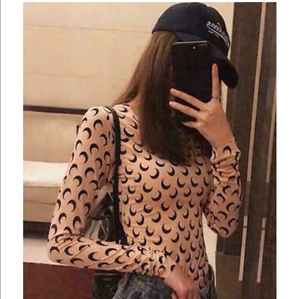 Cresent print elastic moon print shirt